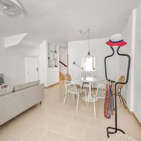 Bright 3 Bdr House In Ocean Views Сasa de vacaciones